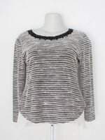 Blusa scalon feminina preta e branca com Aplique