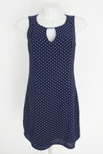 vestido feminino azul com poás