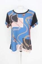 blusa feminina estampada com aplique e recortes