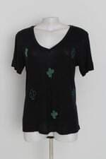 blusa feminina preta com aplique e bordado
