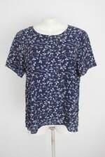 blusa marisa feminina azul estampada com fenda e transparência