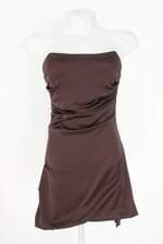 vestido feminino marrom com pregas
