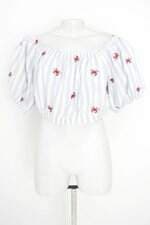 blusa cropped C&A feminina listrada com bordado