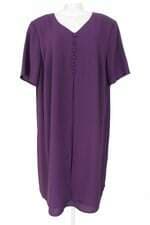 vestido feminino roxo com aplique e sobreposição