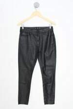 calça de sarja resinada C&A feminina preta