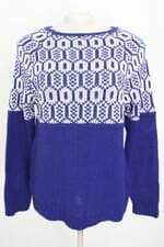 suéter feminino azul com recortes