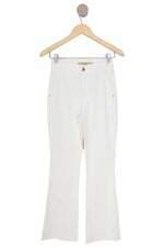 Calça Flare em Cotelê Branca Bana Bana 
