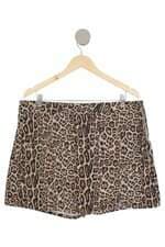 shorts saia C&A feminino em animal print com fenda