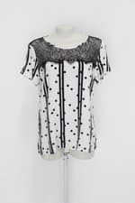 Blusa feminina estampada com Recortes e Renda