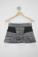 Shorts Saia Esportivo feminino preto estampado