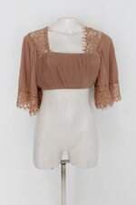 Cropped feminino bege com Renda e Plissado
